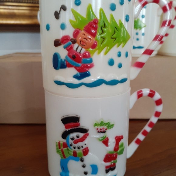 Vintage 1985 sterling house Children's plastic Christmas cups - Picture 3 of 4